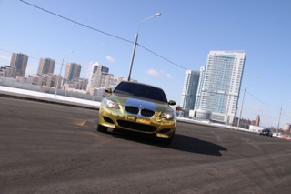 Illustration for article titled Gold-Plated BMW M5 Makes Chrome-Plating Look So Passé